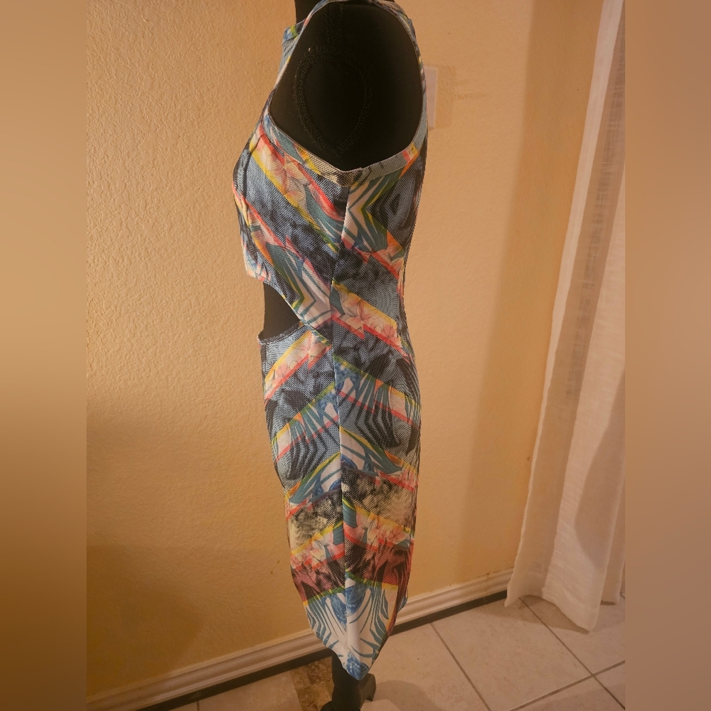 Colorful Geometric Cut-Out Dress - Picture 5 of 6